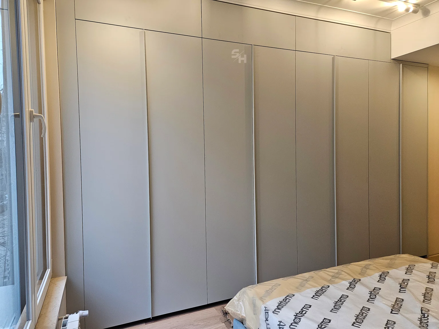 PSHM — wall-length fitted wardrobes