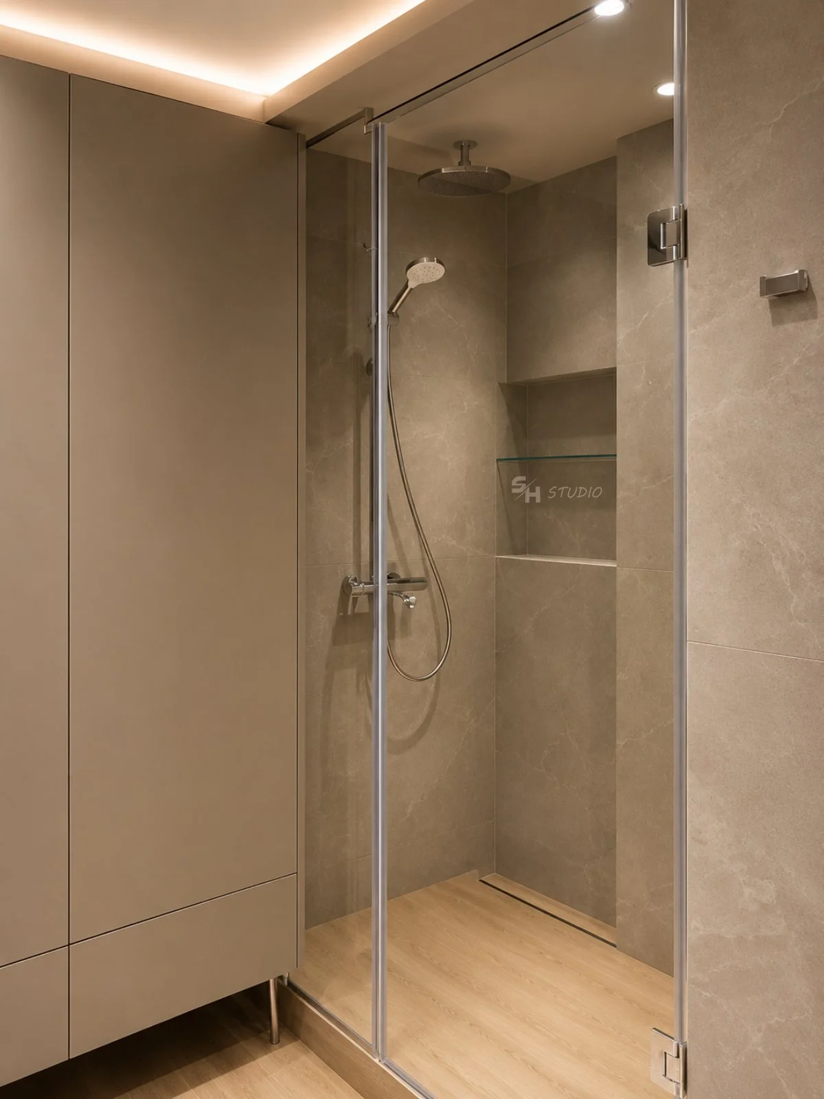 PSNG — walk-in shower with glass enclosure and integrated niche