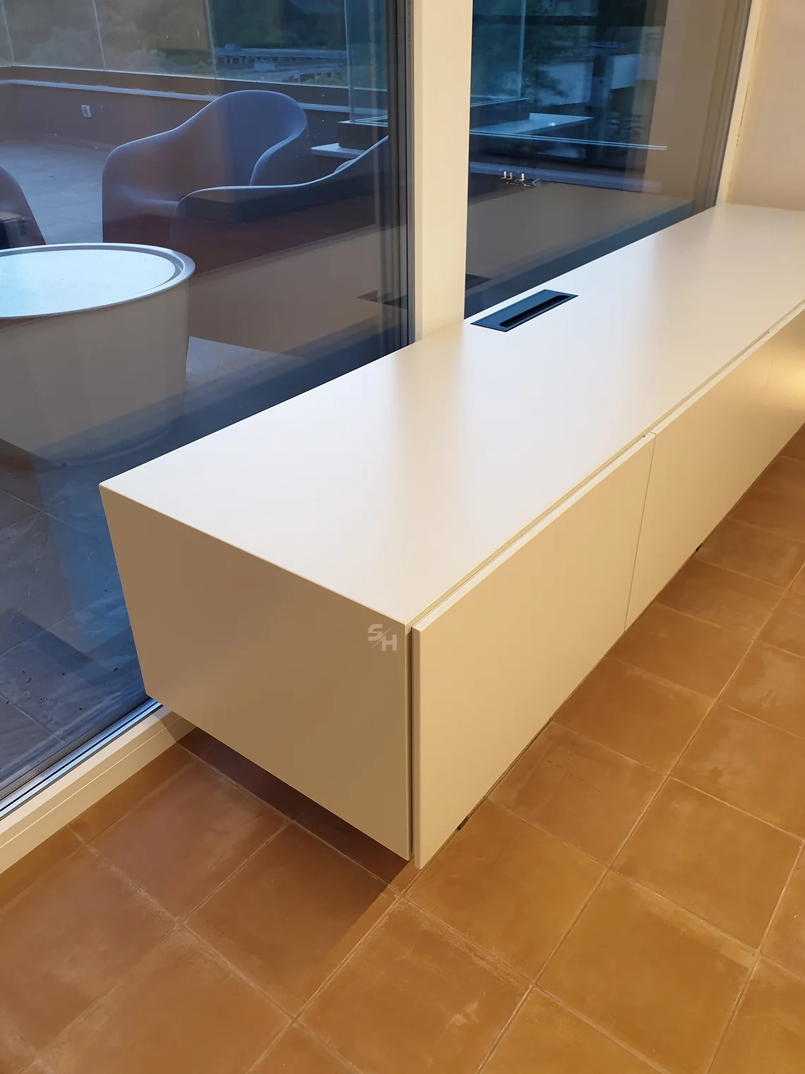 PSLR — kitchen, living and dining area in sandy tones with natural veneer