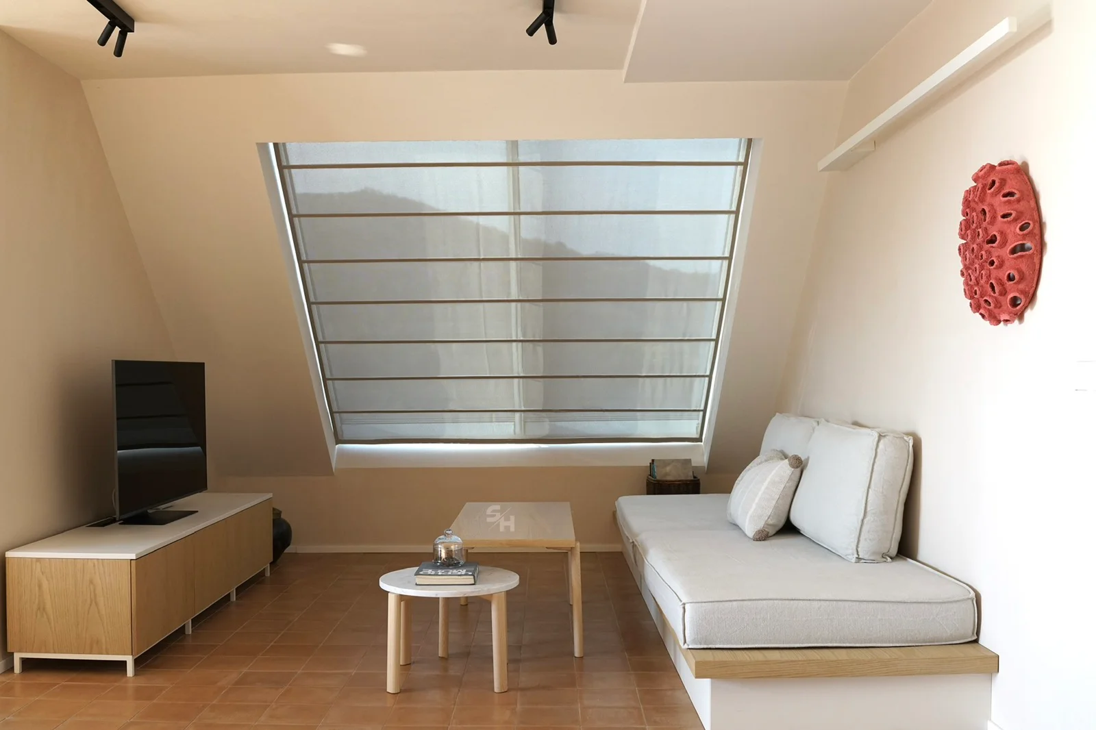PSLR — kitchen, living and dining area in sandy tones with natural veneer