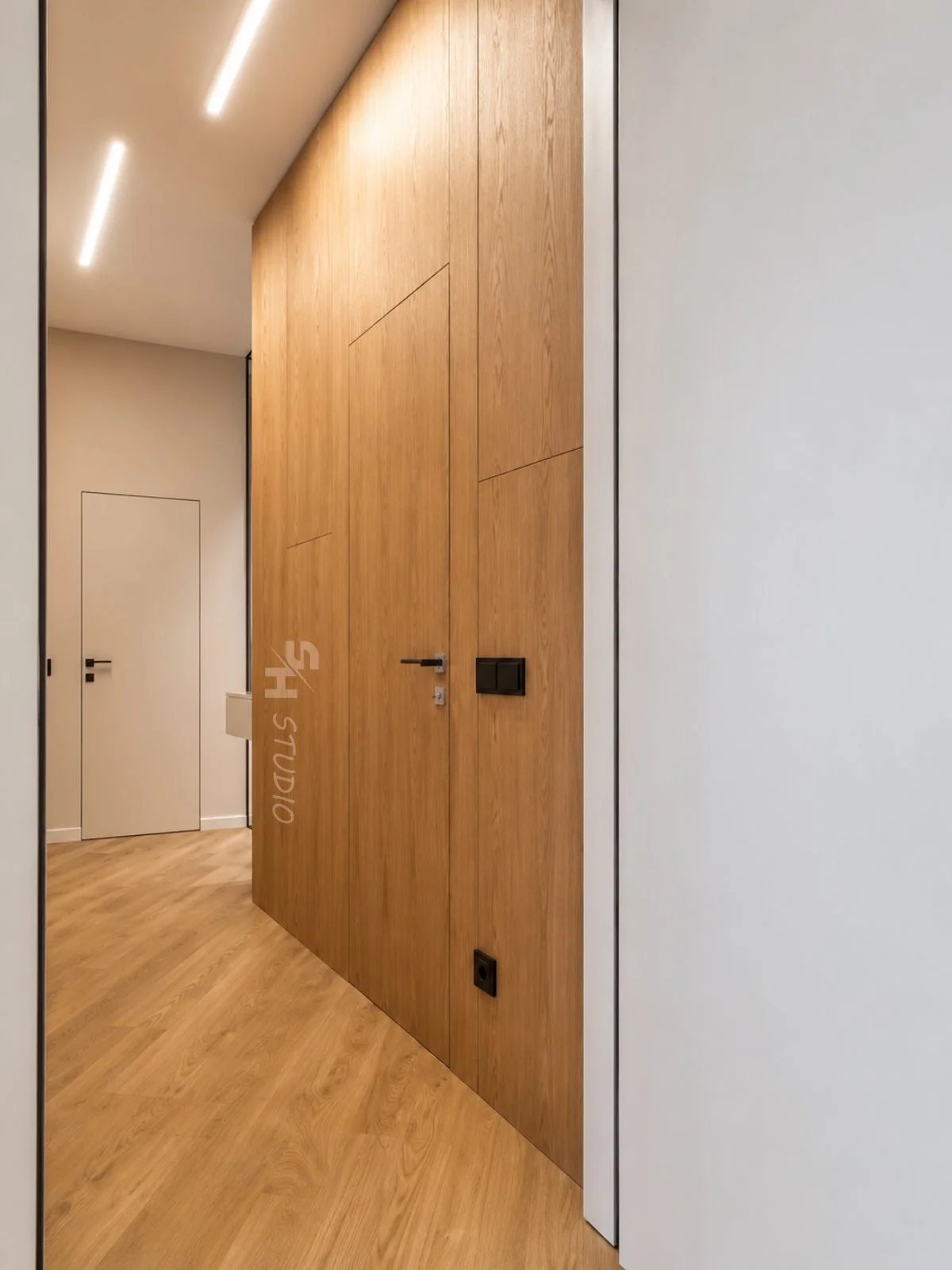MMK Residence — oak-panelled hallway with integrated flush doors