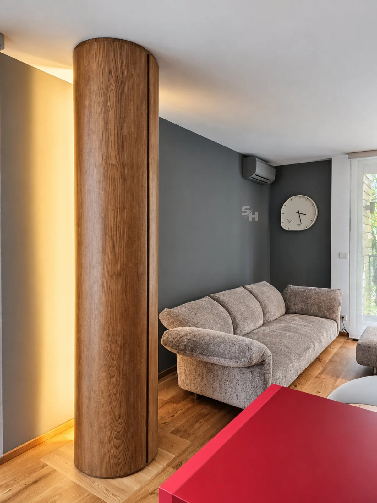 DTDSG — curved oak-veneer column with concealed LED light beside the sofa