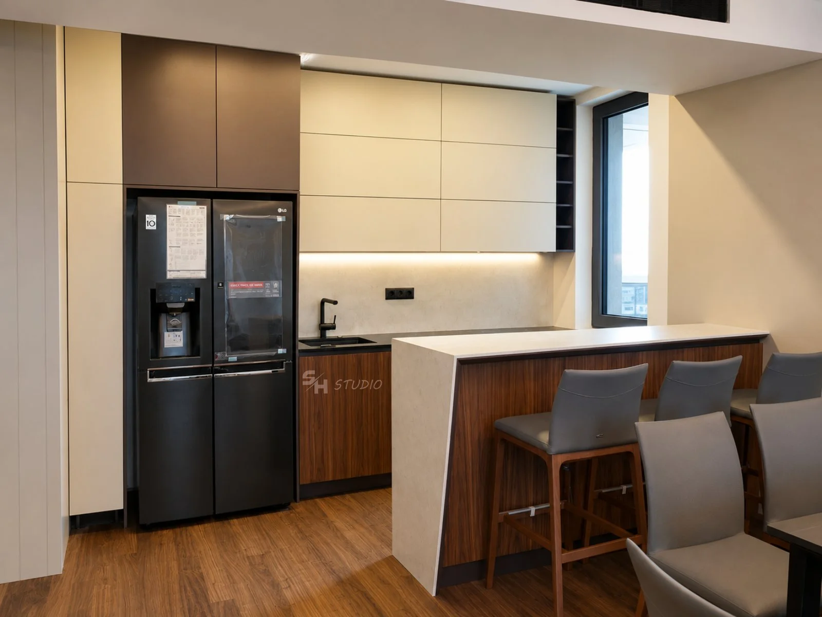 ADVH — open-plan kitchen with island, bar stools and full-height storage column