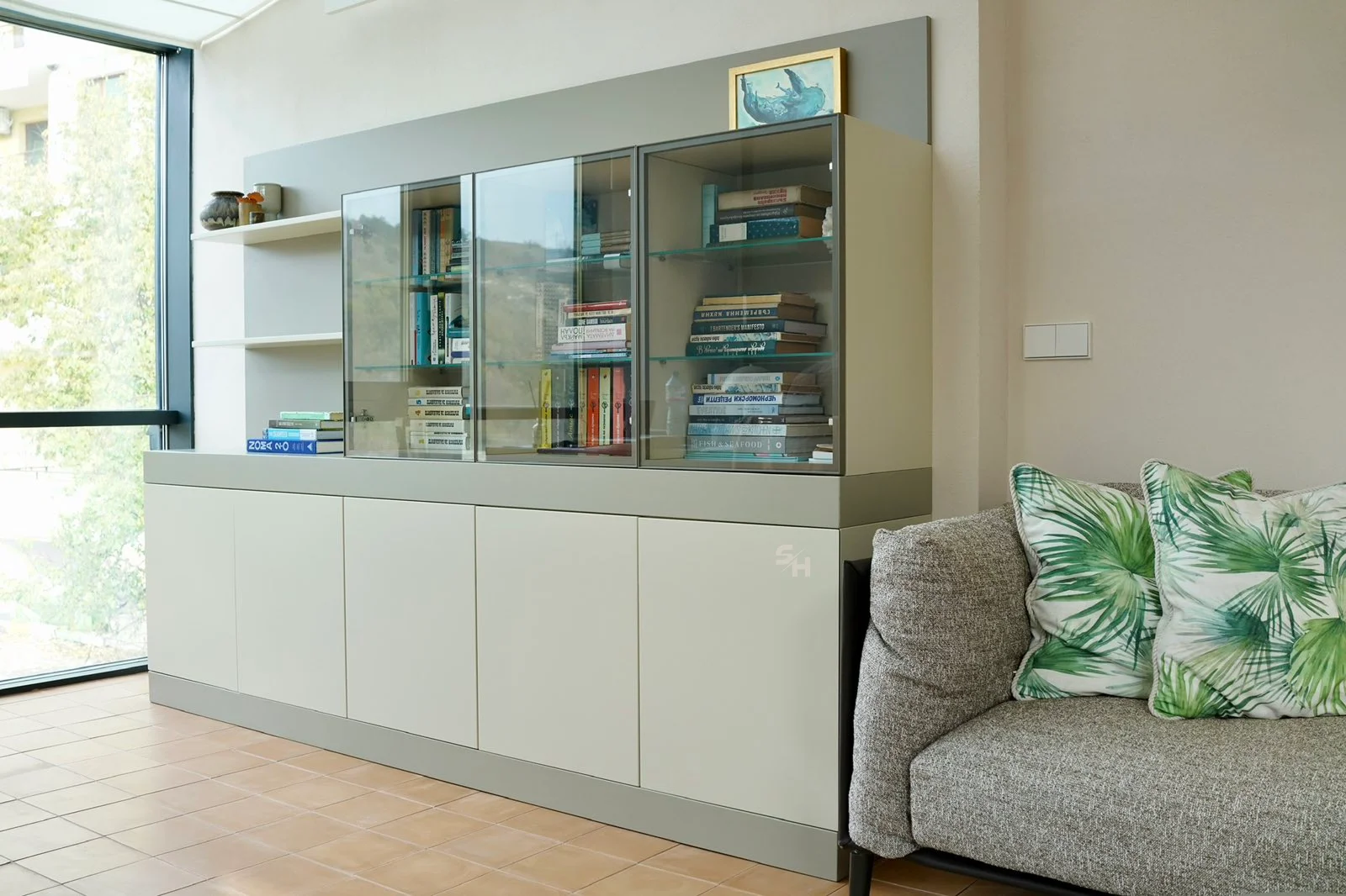 PSLR — kitchen, living and dining area in sandy tones with natural veneer