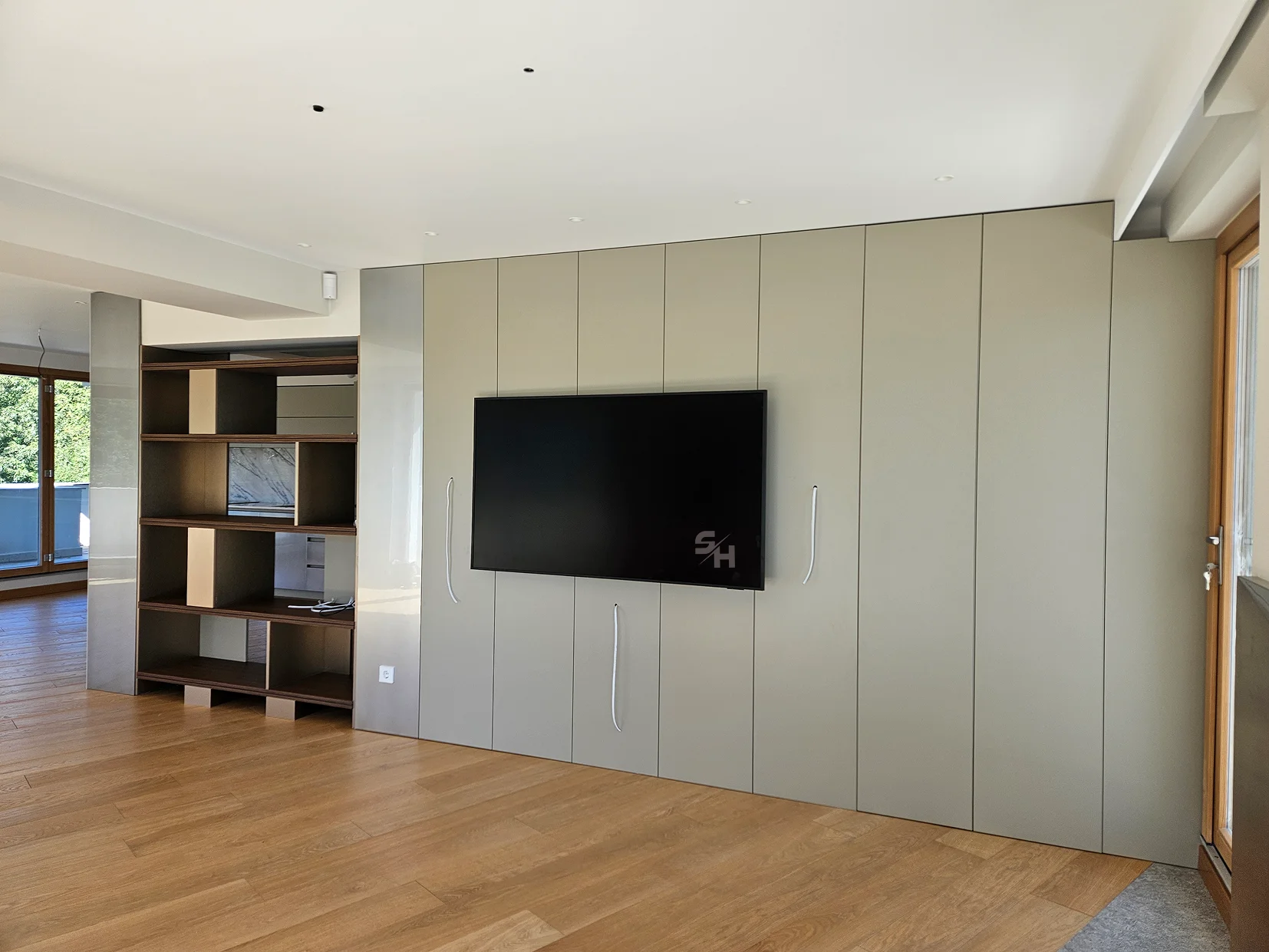 PSMM — full-height media wall with flush doors