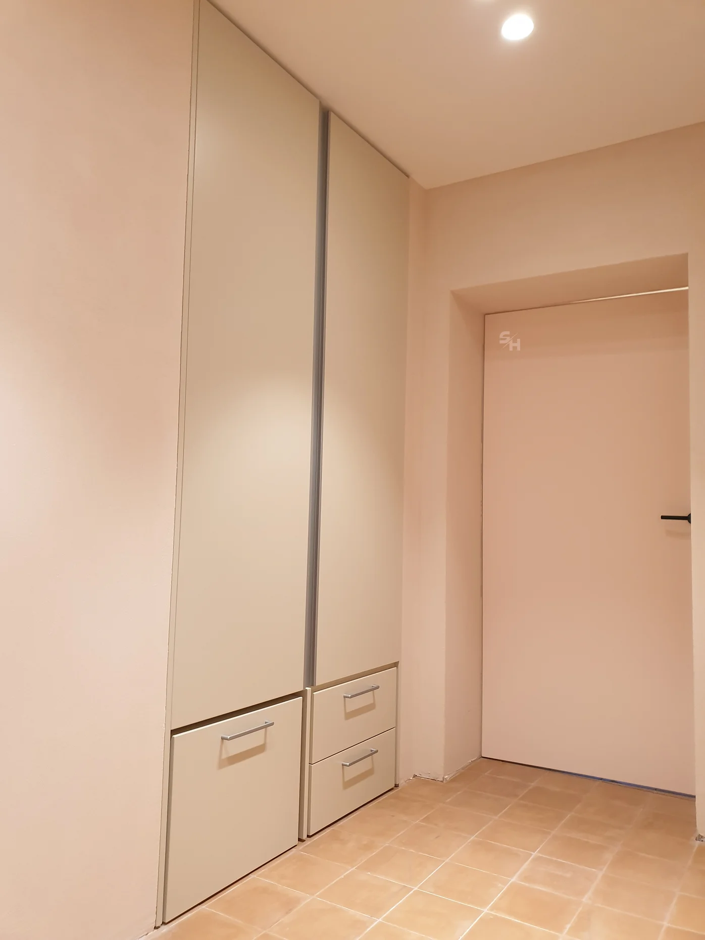 PSLR — built-in hallway storage with drawers