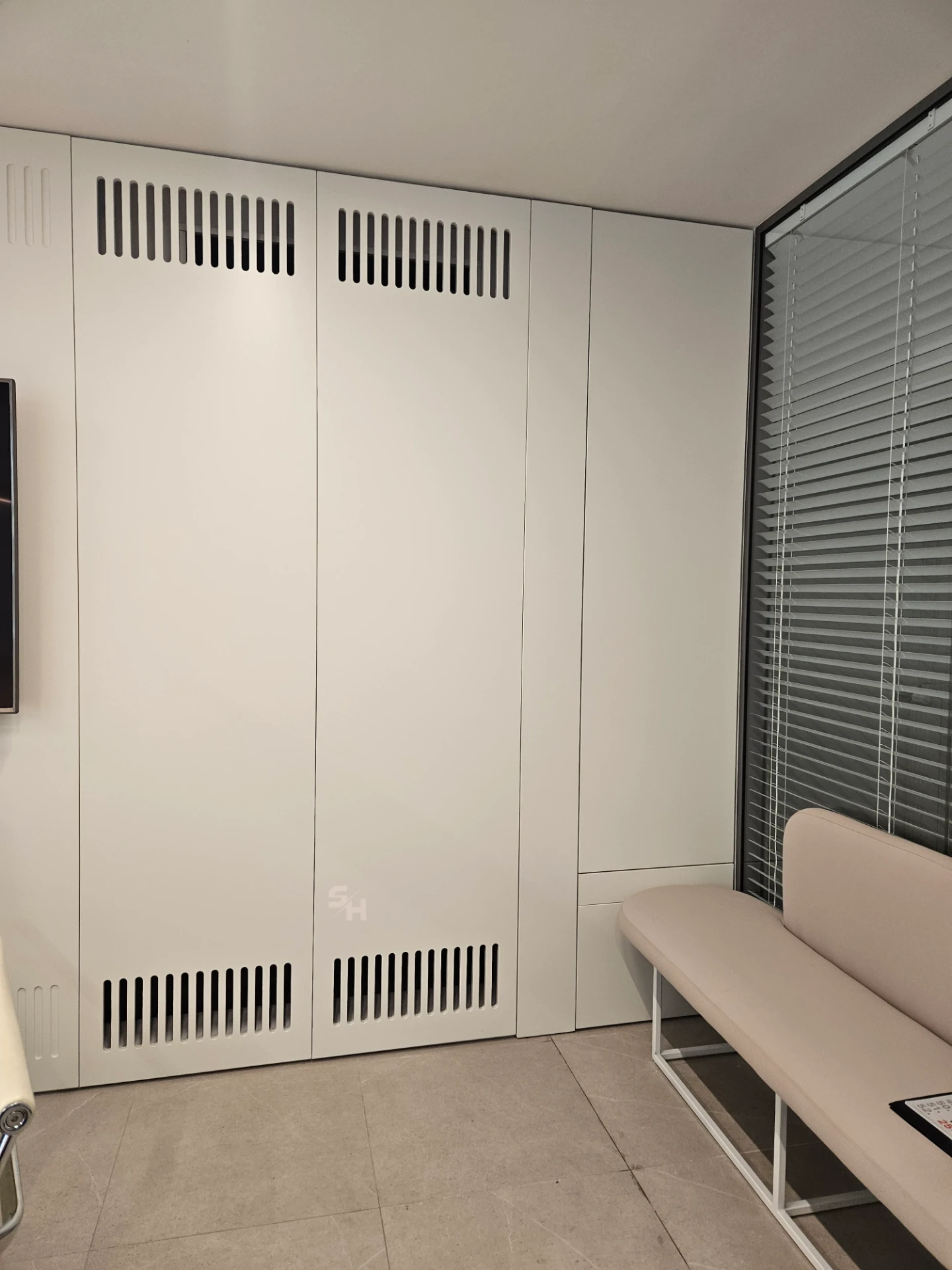 VDR Office — creative workspace with curved desks, filing wall and mobile curved cabinet