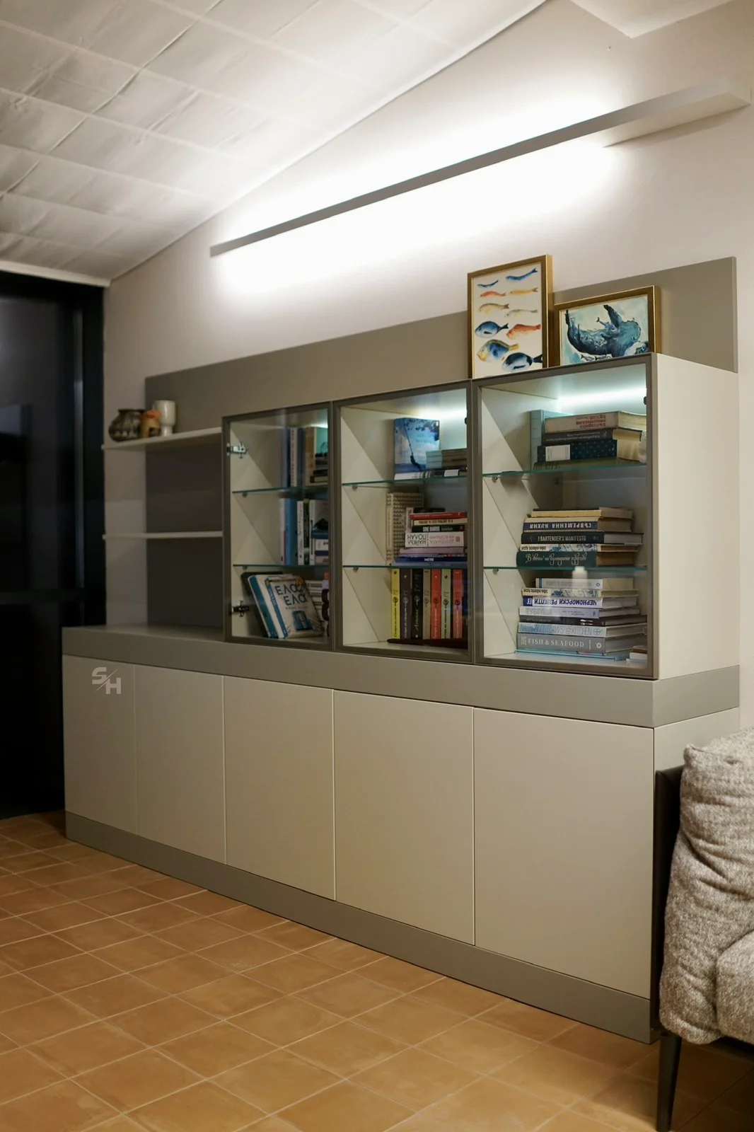 PSLR — kitchen, living and dining area in sandy tones with natural veneer