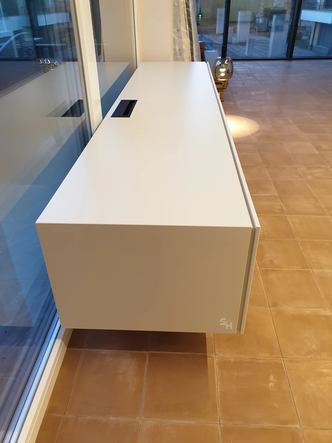 PSLR — kitchen, living and dining area in sandy tones with natural veneer