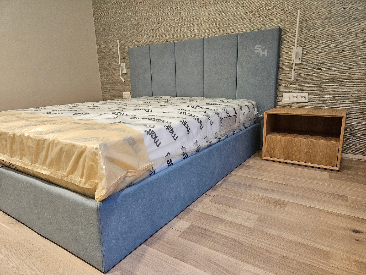 PSHM — upholstered bed with panelled headboard and veneer bedside