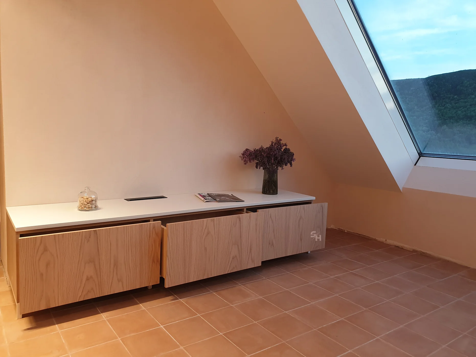 PSLR — kitchen, living and dining area in sandy tones with natural veneer