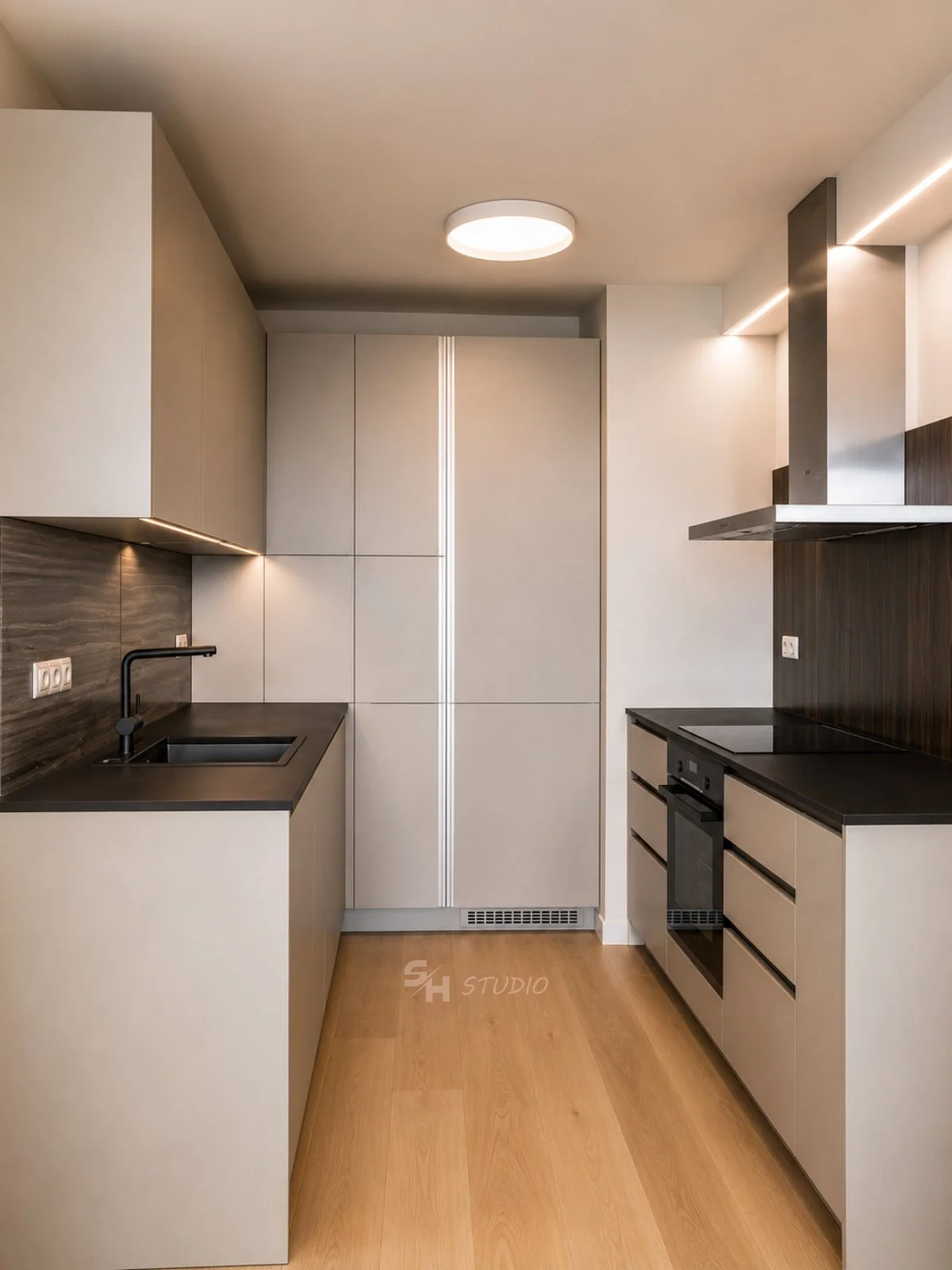 PSNG — kitchen in grey leather-decor laminated chipboard with stone worktop, edge-pull handles and built-in appliances
