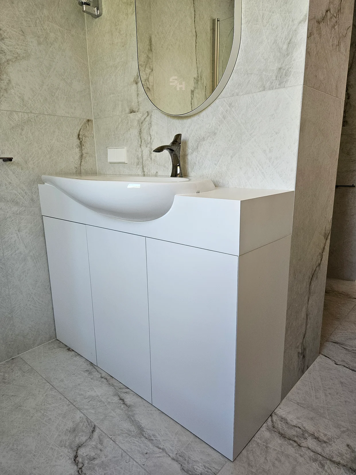 PSMM — white vanity cabinet with integrated basin