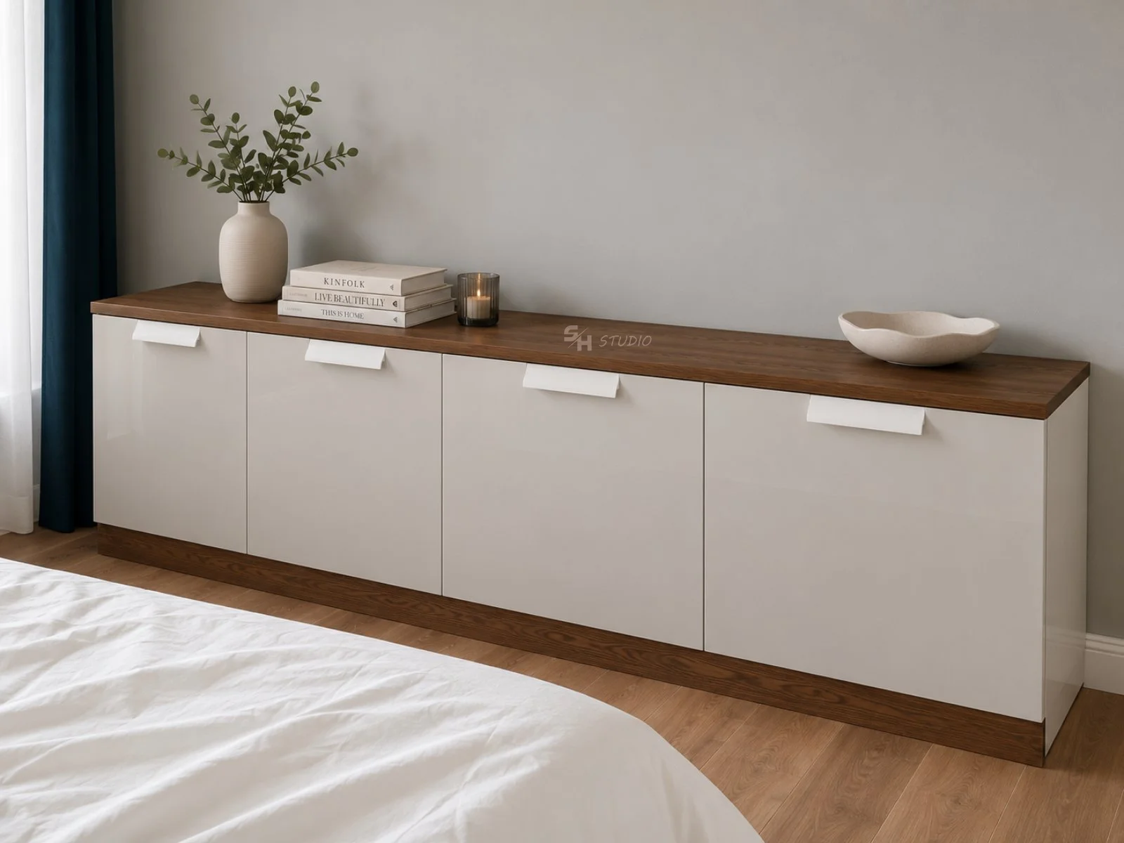 KDKS — low cabinet in gloss painted MDF with a wood-effect worktop