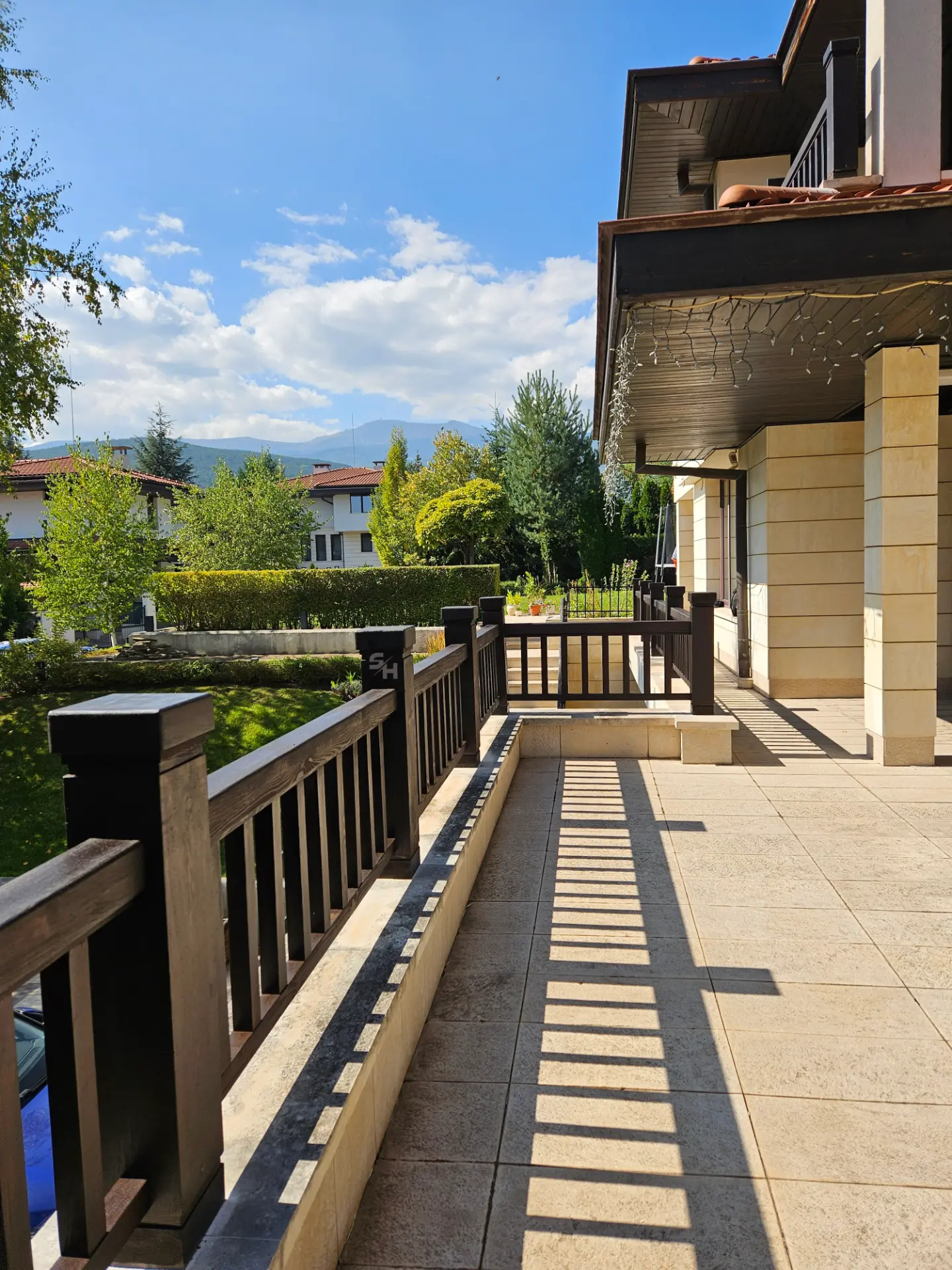 KPI Residence — solid-wood terrace railing