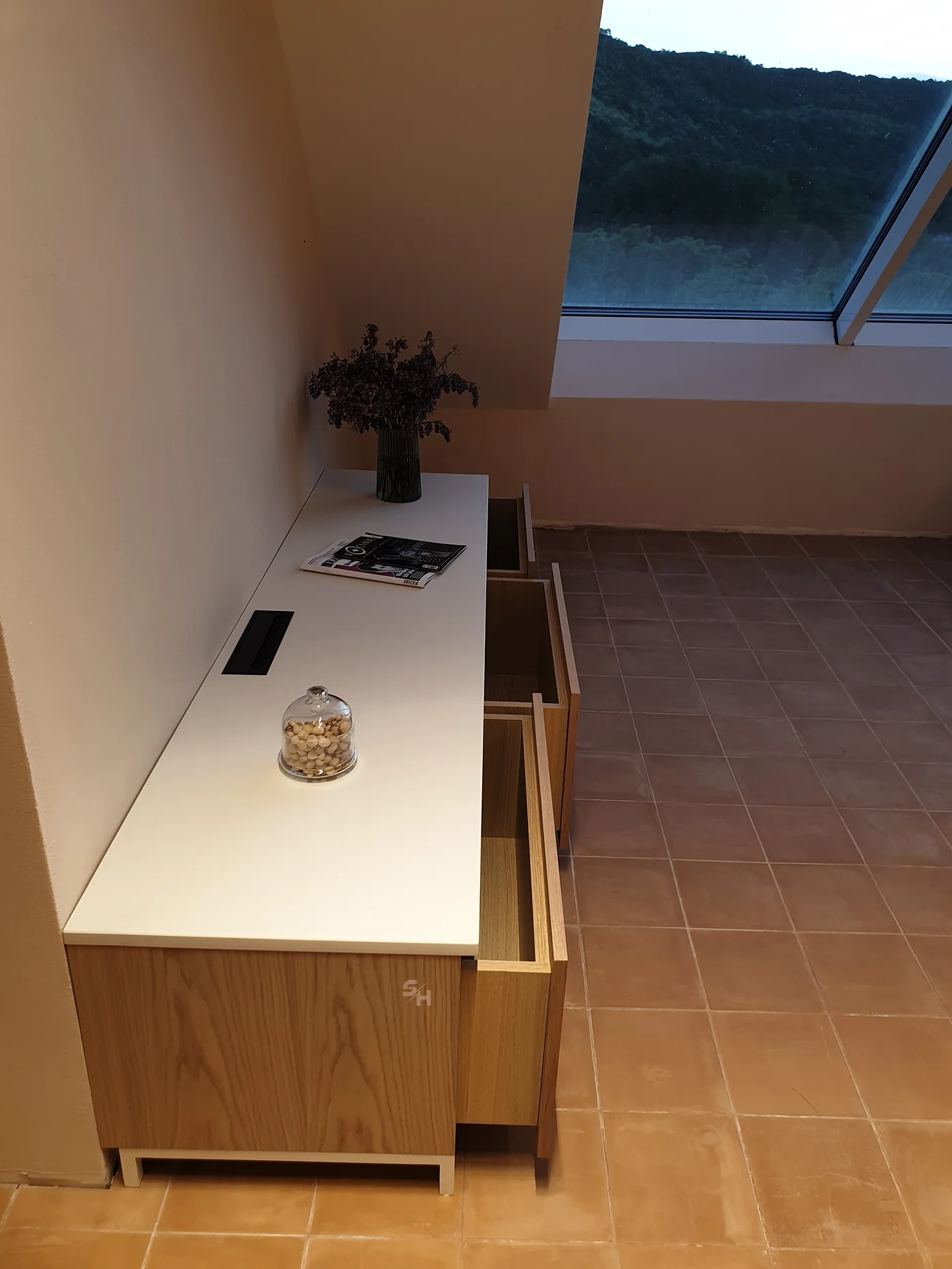 PSLR — kitchen, living and dining area in sandy tones with natural veneer